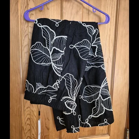 Chico's embroidered wide-leg cropped pants, black/neutral, sizes M and L - Picture 2 of 10